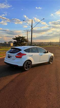 FORD FOCUS 2.0 TITANIUM PLUS 16V FLEX 4P POWERSHIFT FORD FOCUS 2.0 TITANIUM PLUS 16V FLEX 4P POWERSHIFT